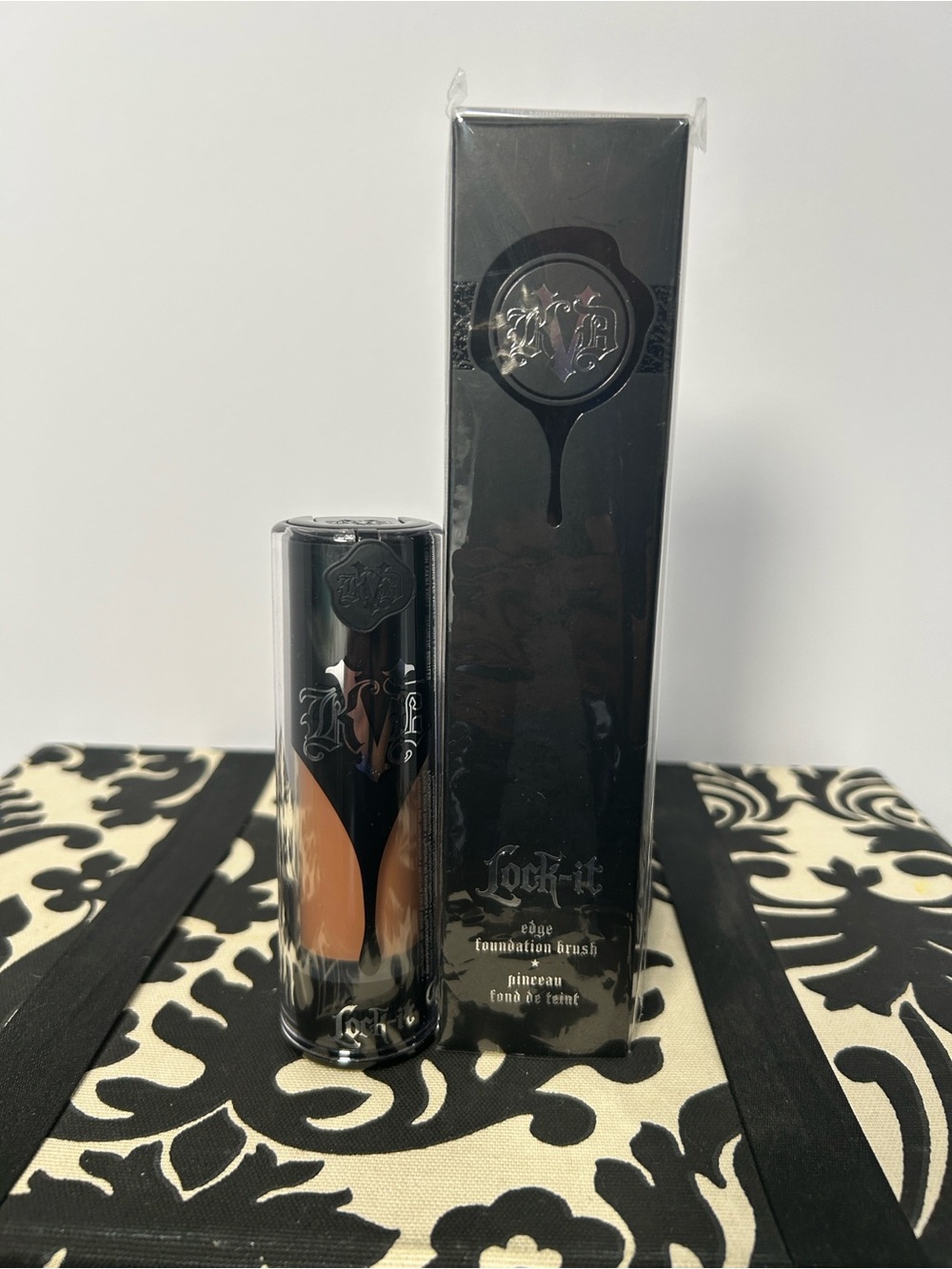 Lock-It Liquid Foundation & Brush